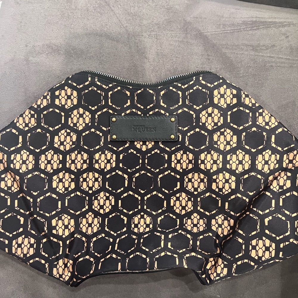 Alexander McQueen De-Manta Honeycomb Clutch Nag